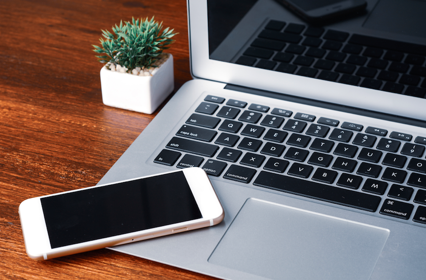 Image of laptop and phone, Online Psychotherapy, Giovanni del Vecchio